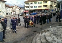 Položeno cvijeće na spomenik braniocima Republike Srpske