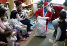 Fočanska „Vučica“ Djeda Mraz iznenadila djecu u bolnici