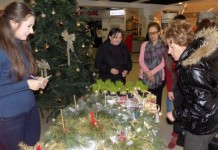 Izloženi ručni radovi korisnika centra