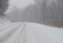 Putevi prohodni, poledica i snijeg usporavaju saobraćaj