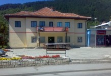 Izložba stotinak đačkih likovnih radova