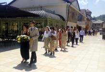 Položeno cvijeće na spomenik nobelovcu Ivi Andriću