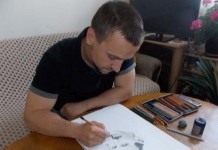 Sokočanin Bojo Bojović grafitnom olovkom crta umjetnička djela