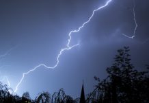 Grom zapalio štalu u selu Jelovci Grom zapalio štalu u selu Jelovci