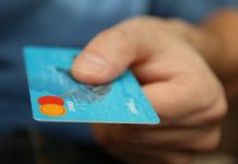 Policajac vratio 1.000 evra banci Ilustracija