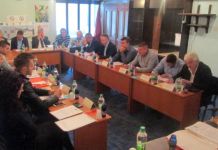 Usvojen prijedlog o naknadi porodicama sa petoro i više djece Usvojen prijedlog o naknadi porodicama sa petoro i više djece