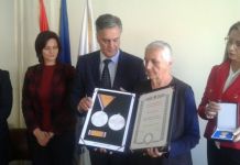 Uručeno 17 odlikovanja porodicama poginulih boraca Uručeno 17 odlikovanja porodicama poginulih boraca