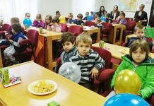 Mališani u skupštinskim klupama