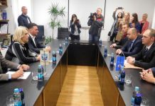 Počeo sastanak Cvijanovićeve sa rukovodstvom preduzeća „HE na Drini“ Počeo sastanak Cvijanovićeve sa rukovodstvom preduzeća "HE na Drini"