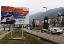 Na bilbordu vojnički pozdrav generala Mladića Na bilbordu vojnički pozdrav generala Mladića