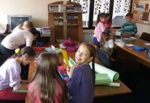 Učenici pravili novogodišnje ukrase Učenici pravili novogodišnje ukrase