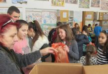 Učenicima podijeljeni higijenski paketi i školski pribor Učenicima podijeljeni higijenski paketi i školski pribor