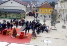 Poklon djeci – predstava i paketići Poklon djeci - predstava i paketići