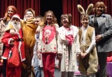 Osnovci izveli predstavu „Novogodišnja lijeva i desna čarapa“ Osnovci izveli predstavu "Novogodišnja lijeva i desna čarapa"