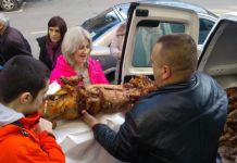 Božićne pečenice za 73 porodice Božićne pečenice za 73 porodice