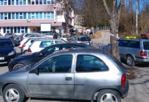 Nedovoljan parking ispred bolnice veliki problem Nedovoljan parking ispred bolnice veliki problem