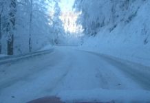 Putevi prohodni, snijeg usporava saobraćaj Putevi prohodni, snijeg usporava saobraćaj