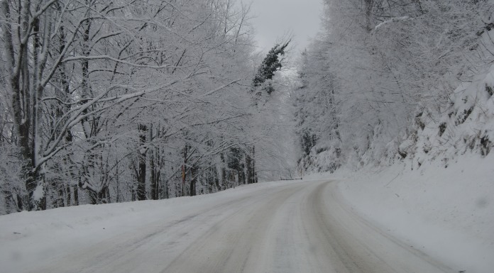 Putevi prohodni, snijeg usporava saobraćaj