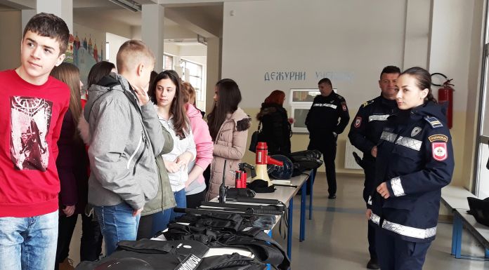 Osnovci i predškolci upoznati o radu policije