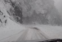 Snježne lavine otežavaju saobraćaj prema Sarajevu Snježne lavine otežavaju saobraćaj prema Sarajevu