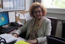 Studenti ETF-a poklonili automobil-robot srednjoškolcima Studenti ETF-a poklonili automobil-robot srednjoškolcima