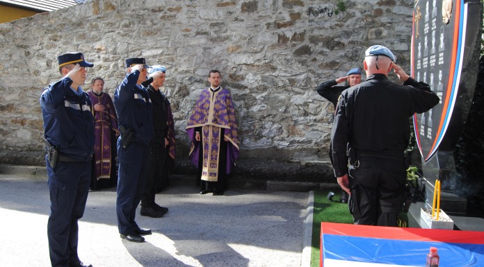 Odata pošta poginulim policajcima