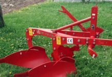 Poljoprivrednicima na usluzi plugovi za oranje Poljoprivrednicima na usluzi plugovi za oranje