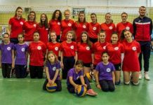 Načelnik opštine poklonio 30 majica odbojkašicama Načelnik opštine poklonio 30 majica odbojkašicama