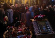 Sabor izvorne pjesme ispred Hrama Svetog Save Sabor izvorne pjesme ispred Hrama Svetog Save