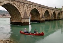 Startovala kajak i kanu regata od Višegrada do Sremske Mitrovice Startovala kajak i kanu regata od Višegrada do Sremske Mitrovice