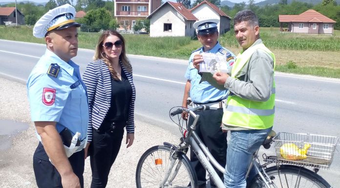 Motociklistima i biciklistima podijeljeni svjetloodbojni prsluci