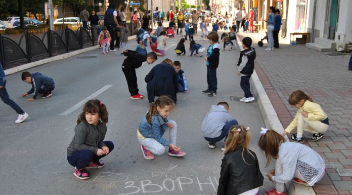 Mališani crtali svom gradu
