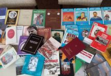 Aktiv žеna OO SDS Palе donirao Narodnoj bibliotеci Palе knjigе pisanе ćirilicom