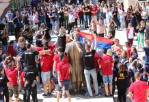 Maturanti slavili uz pjesmu i trubače Maturanti slavili uz pjesmu i trubače