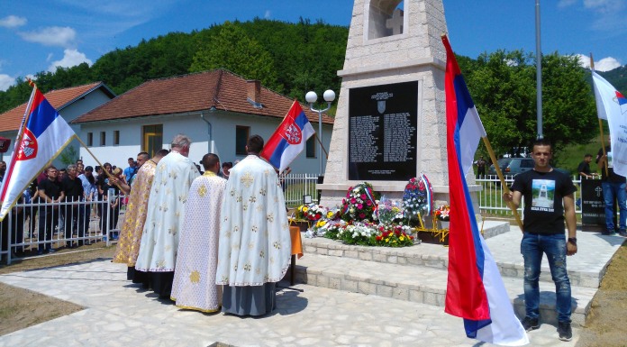 Otkriven i osveštan spomenik u Kozjoj luci