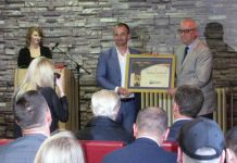 Gluhaković otvorio ljetnu turističku sezonu Gluhaković otvorio ljetnu turističku sezonu