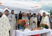 Mitropolit osveštao zemljište za izgradnju hrama u Bjelosavljevićima Mitropolit osveštao zemljište za izgradnju hrama u Bjelosavljevićima