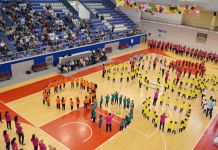 Manifestacija na kojoj roditelji i djeca plešu zajedno