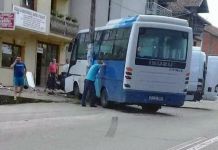 Tri osobe povrijeđene u sudaru dva minibusa Tri osobe povrijeđene u sudaru dva minibusa