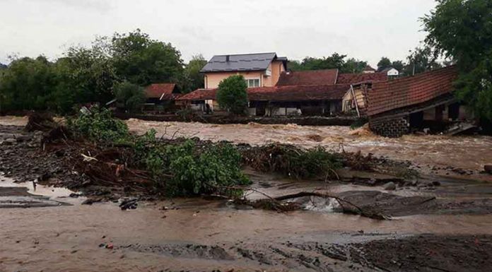 Hoča se izlila iz korita, poplavljeno oko 25 objekata