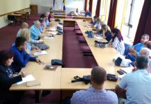 Gužve ispred škola i nedostatak trotoara ugrožavaju đake