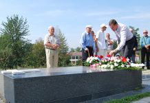 Položeni vijenci na partizansku spomen-kosturnicu