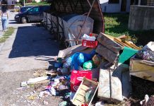 Umjesto na deponiji, kabasti otpad pored kontejnera