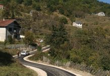 Asfaltirana dionica puta u selu Dole Asfaltirana dionica puta u selu Dole