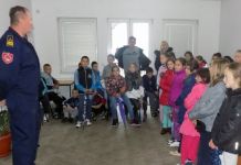 Osnovci posjetili vatrogasce Osnovci posjetili vatrogasce