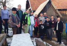 Navijači „Partizana“ pokrenuli akciju pomoći porodici Ercеg iz Mokrog Grobari Pale u posjeti porodici Strahinje Živkovića prošle godine