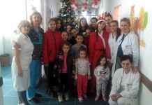 Osnovci paketićima obradovali djecu u bolnici