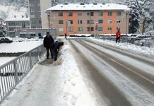 Snijeg i led okovali ulice i uzrokovali kvarove na elektro-mreži