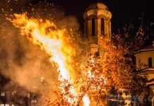 Služena večernja bogosluženja i naloženi badnjaci