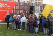 „Bibliobus“ predstavljen osnovcima